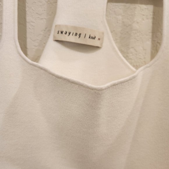 Swaying Knit Dress - Picture 5 of 8